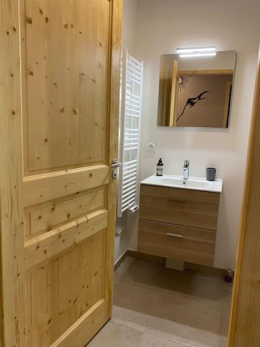Gorgeous 2 Bedroom, 2 Full Bath, Ski In Apartment! Winner Of 2025 And 2024 Traveller Award! Morzine Eksteriør billede